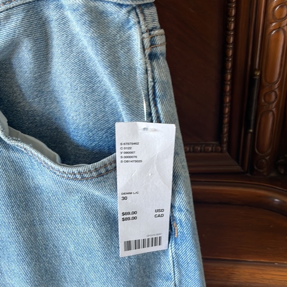 NWT BDG 90’s Bootcut Distressed light wash jeans - Picture 5 of 11